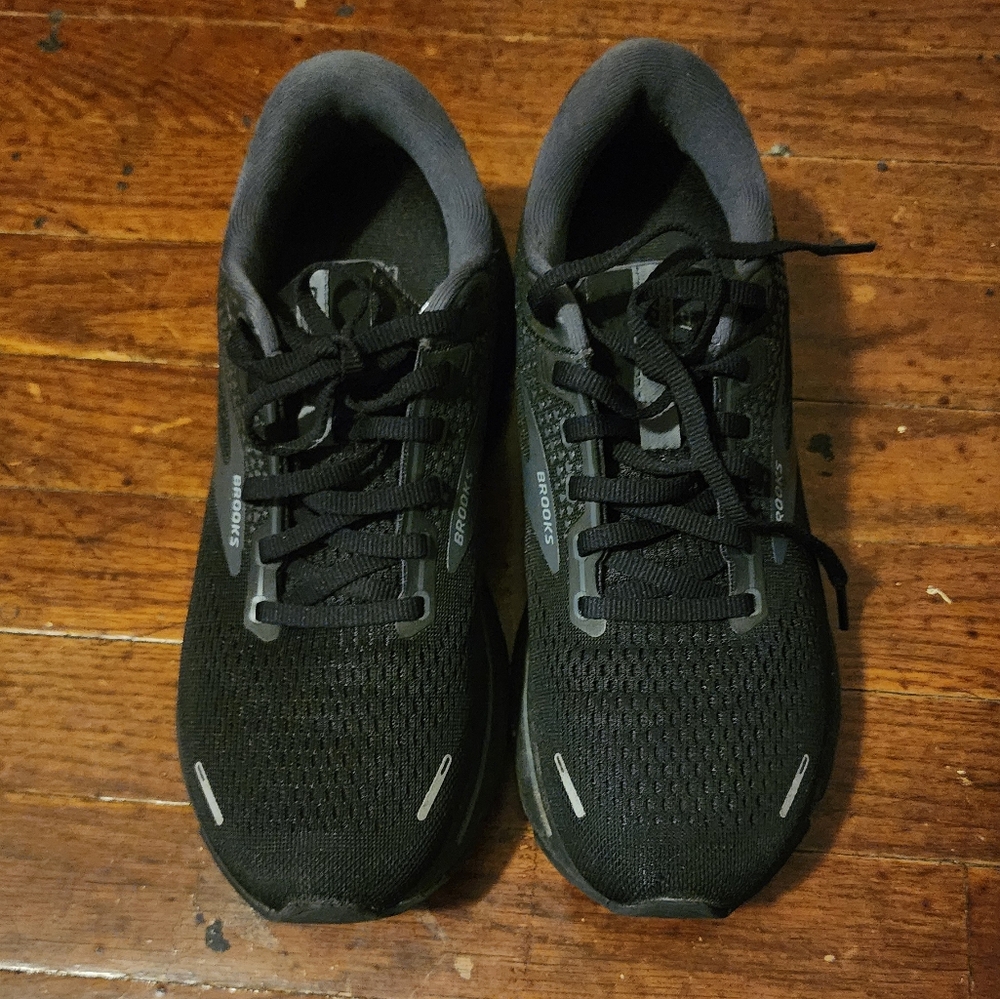 Brooks Women's sz 10 Black Sneakers